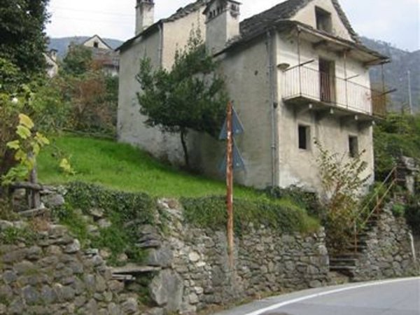 casa indipendente in vendita a Crevoladossola