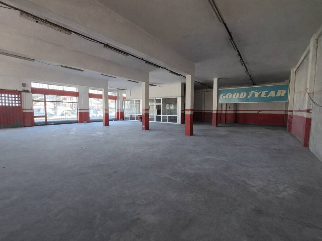 locale commerciale in vendita a Crevoladossola