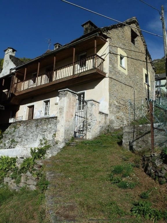 casa indipendente in vendita a Crevoladossola in zona Oira