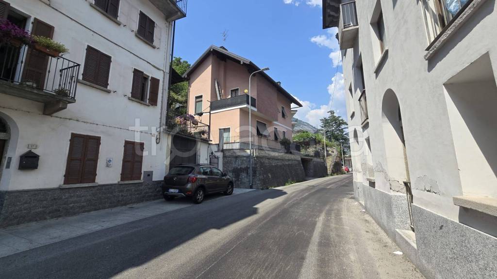 casa indipendente in vendita a Crevoladossola in zona Preglia