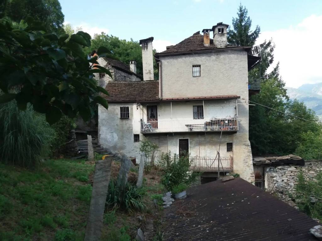 casa indipendente in vendita a Crevoladossola in zona Preglia
