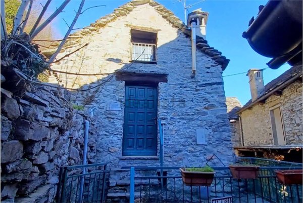 appartamento in vendita a Crevoladossola in zona Oira
