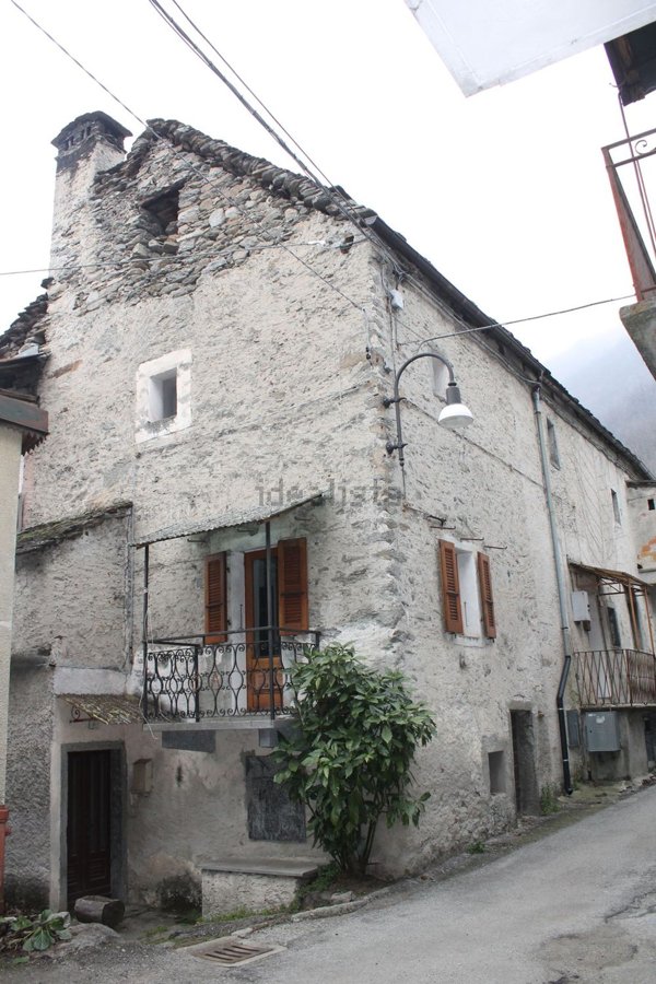 appartamento in vendita a Crevoladossola in zona Oira