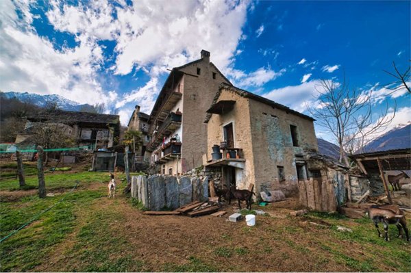 casa indipendente in vendita a Crevoladossola in zona Preglia