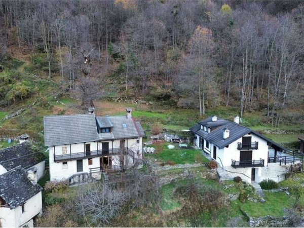 casa indipendente in vendita a Crodo in zona Maglioggio