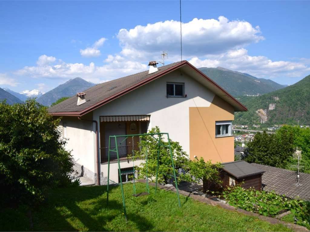 casa indipendente in vendita a Domodossola in zona Calvario