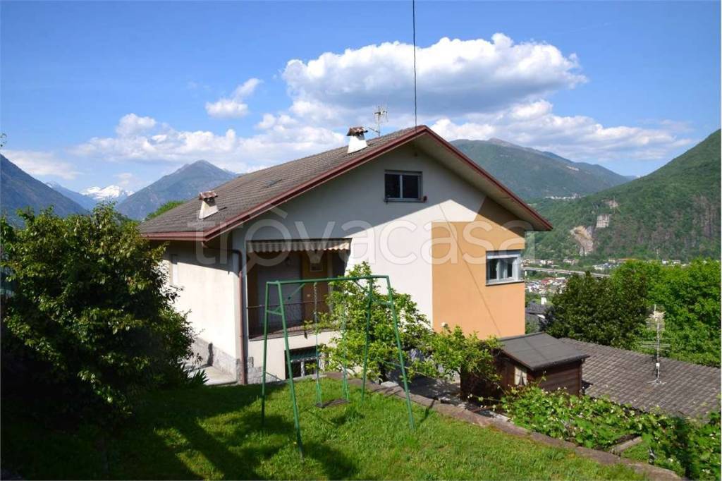 casa indipendente in vendita a Domodossola in zona Calvario