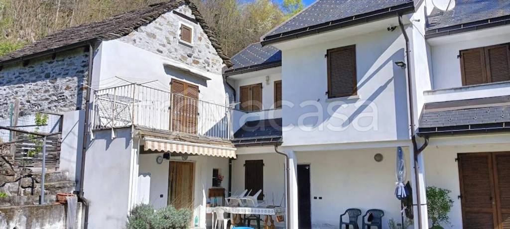 casa indipendente in vendita a Domodossola in zona Corte