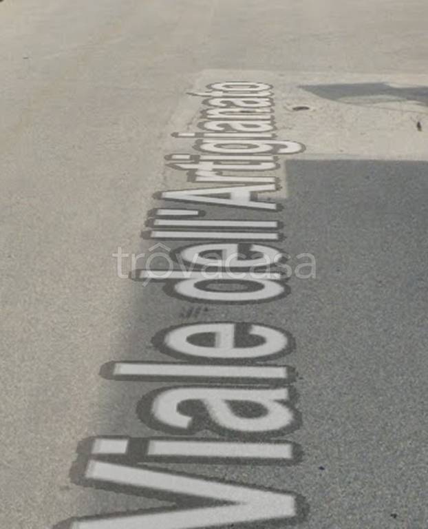 locale commerciale in vendita a Domodossola in zona Corte