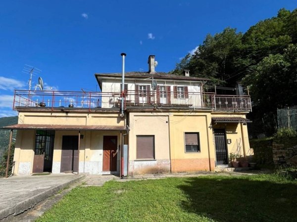 intera palazzina in vendita a Domodossola in zona Calvario