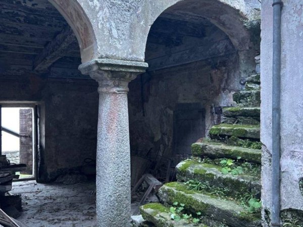 intera palazzina in vendita a Domodossola in zona Vagna