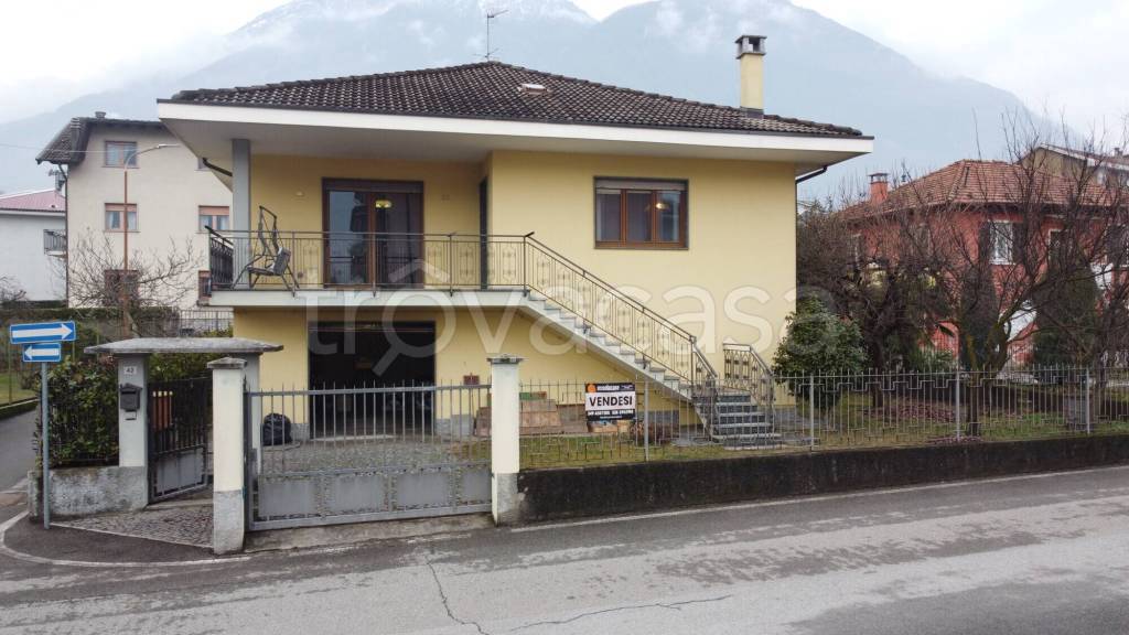 casa indipendente in vendita a Domodossola in zona Calvario
