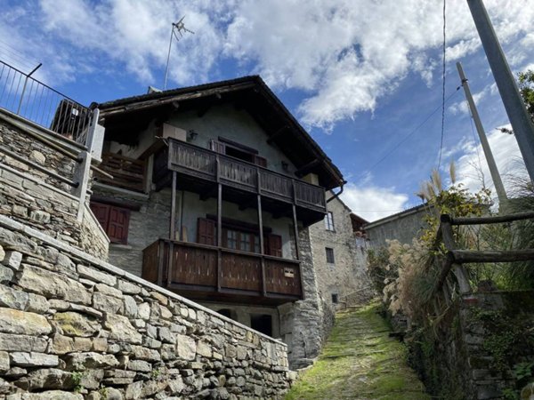 casa indipendente in vendita a Domodossola in zona Vagna