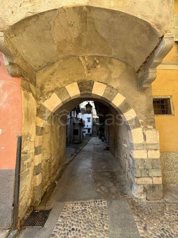 appartamento in vendita a Domodossola in zona Corte