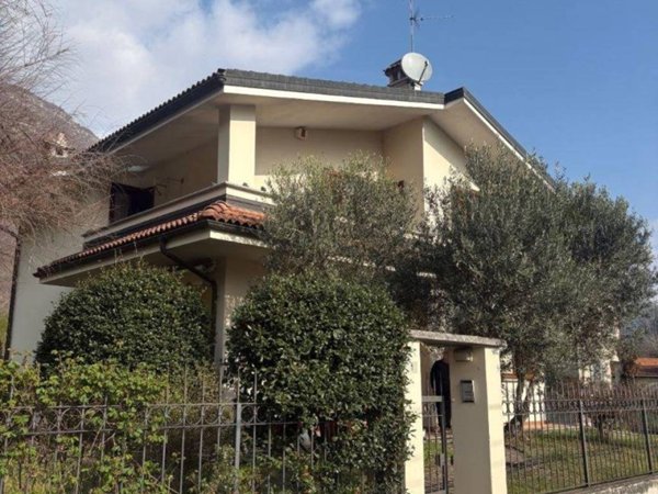 casa indipendente in vendita a Domodossola
