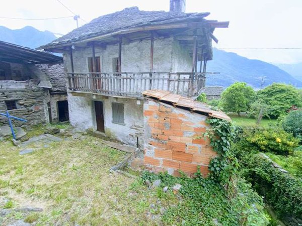 casa indipendente in vendita a Domodossola in zona Vagna