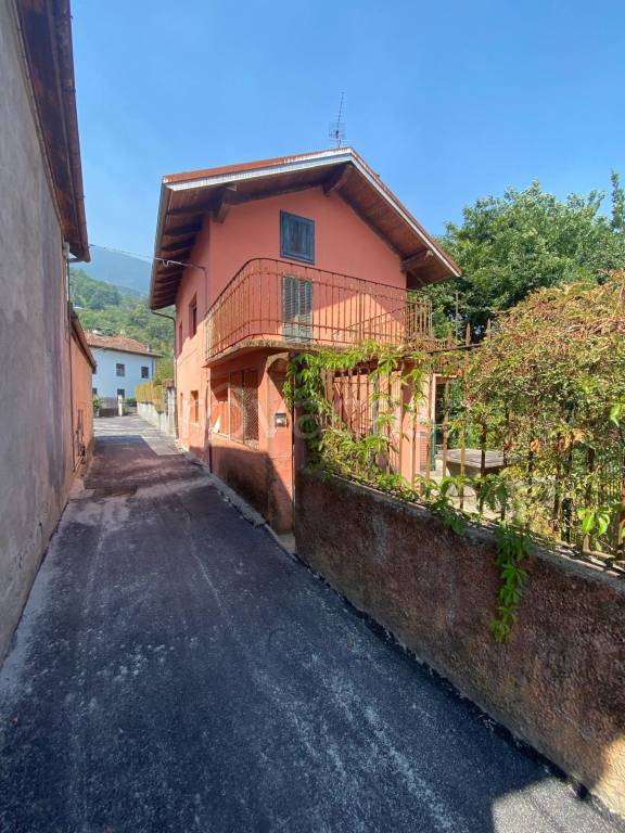 casa indipendente in vendita a Domodossola in zona Vagna