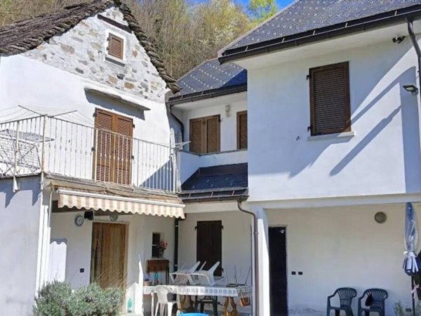 casa indipendente in vendita a Domodossola in zona Corte