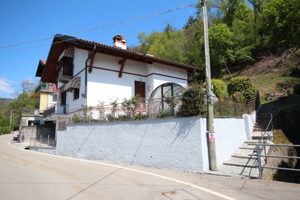 casa indipendente in vendita a Ghiffa