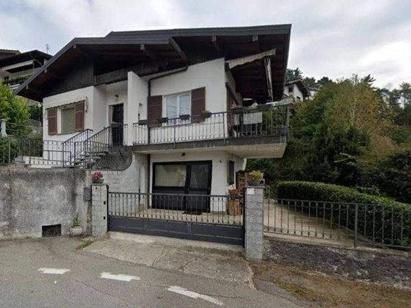 casa indipendente in vendita a Ghiffa