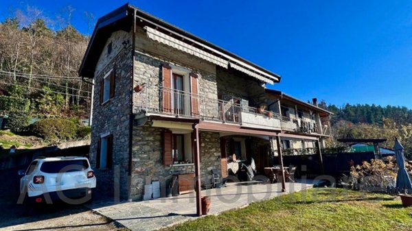 casa indipendente in vendita a Ghiffa