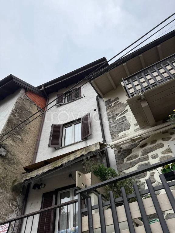 casa indipendente in vendita a Ghiffa in zona Susello