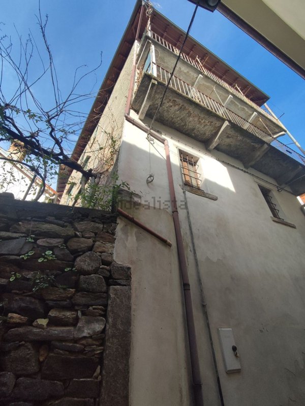 casa indipendente in vendita a Ghiffa