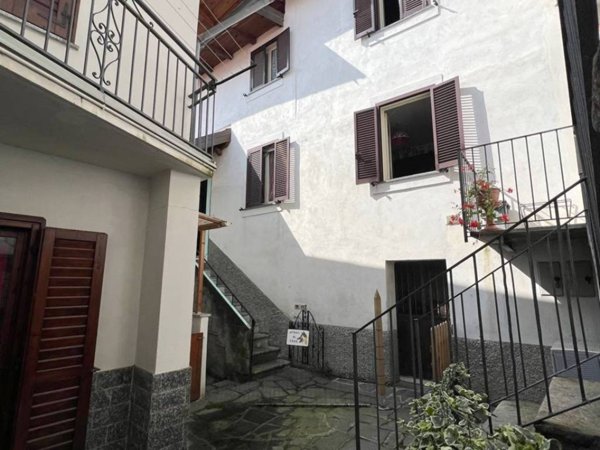 casa semindipendente in vendita a Ghiffa in zona Ronco