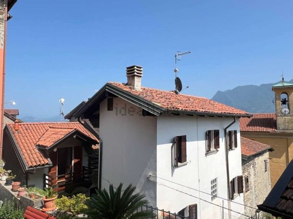 casa indipendente in vendita a Ghiffa in zona Frino
