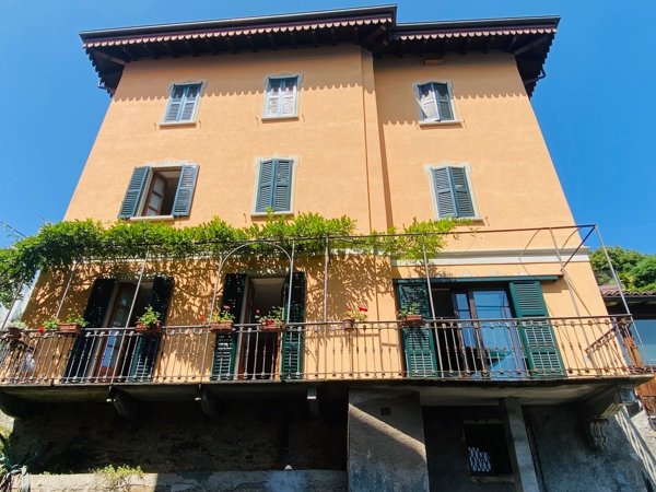 casa indipendente in vendita a Ghiffa