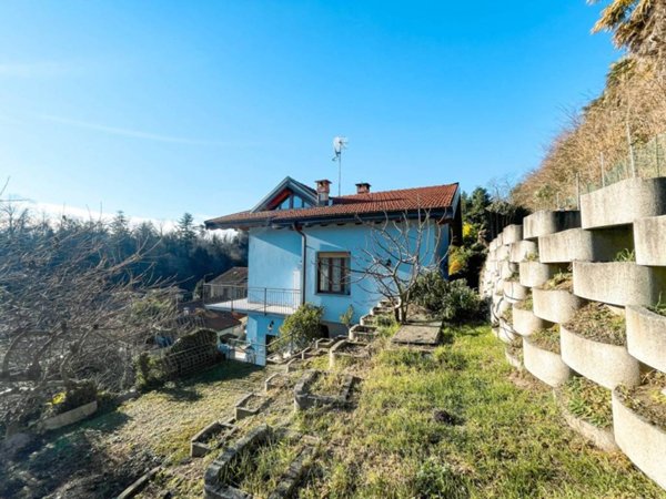casa indipendente in vendita a Ghiffa