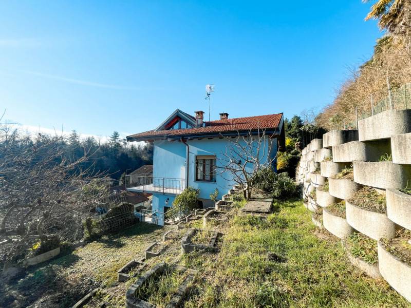 casa indipendente in vendita a Ghiffa