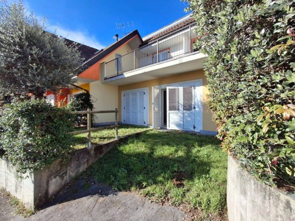 casa indipendente in vendita a Ghiffa