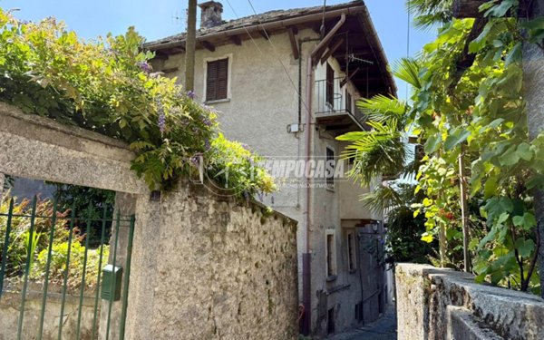 casa indipendente in vendita a Ghiffa