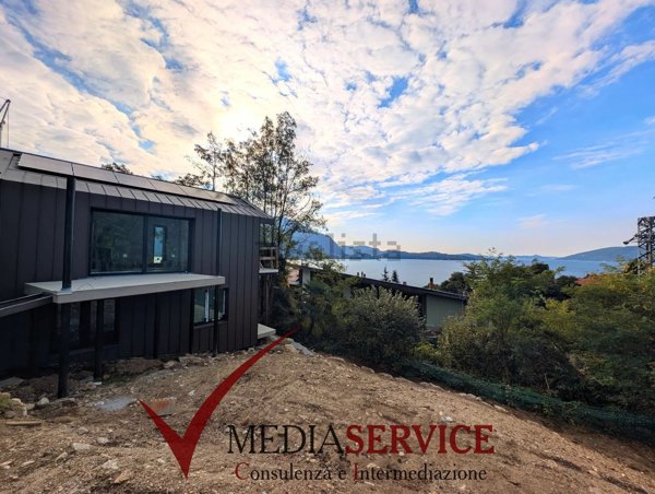 casa indipendente in vendita a Ghiffa