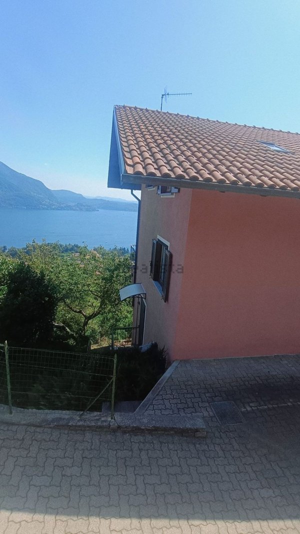 casa indipendente in vendita a Ghiffa