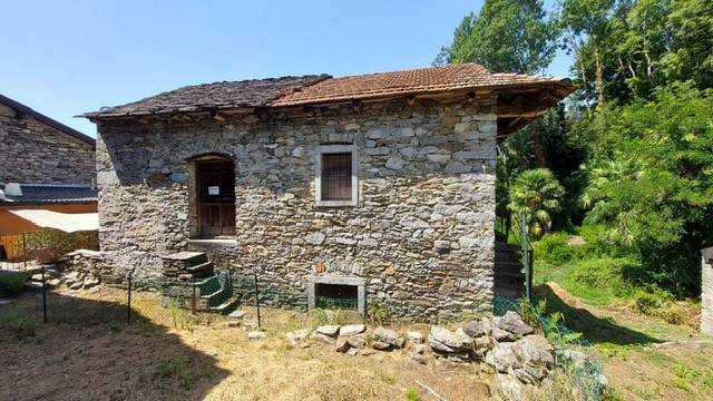 casa indipendente in vendita a Ghiffa