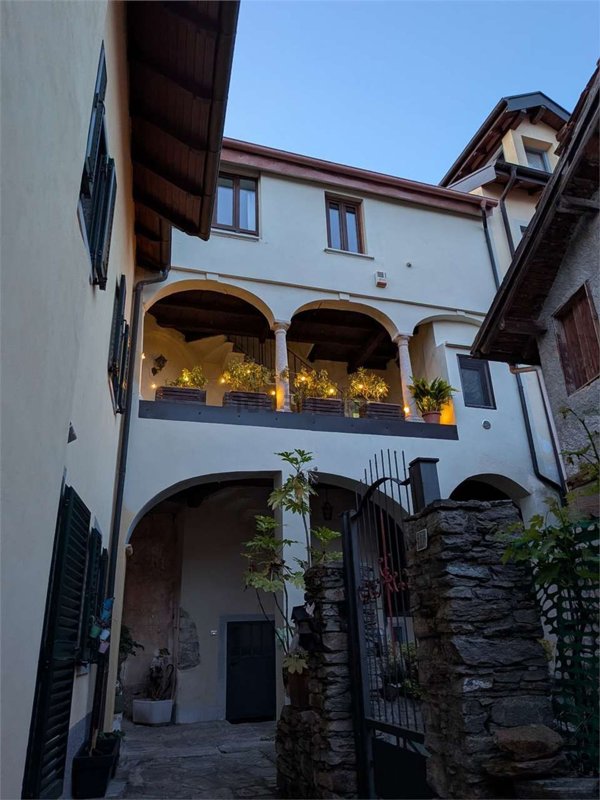 casa indipendente in vendita a Ghiffa