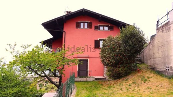 casa indipendente in vendita a Ghiffa