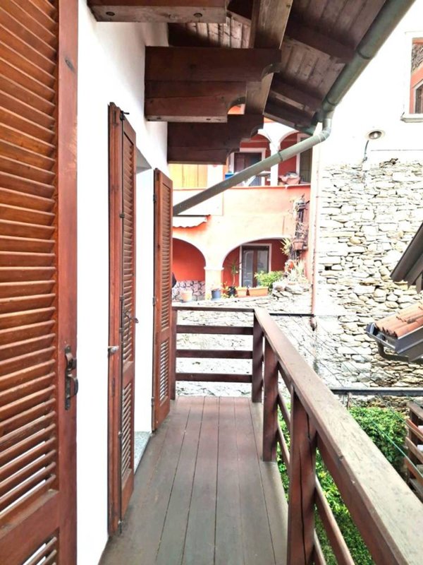 casa indipendente in vendita a Ghiffa in zona Frino
