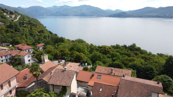 casa indipendente in vendita a Ghiffa in zona Deccio