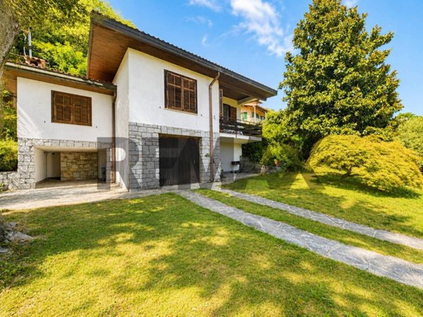 casa indipendente in vendita a Ghiffa in zona Deccio