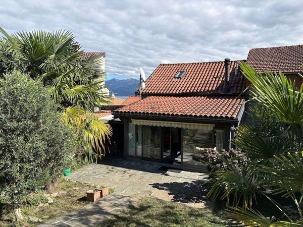 casa indipendente in vendita a Ghiffa in zona Deccio