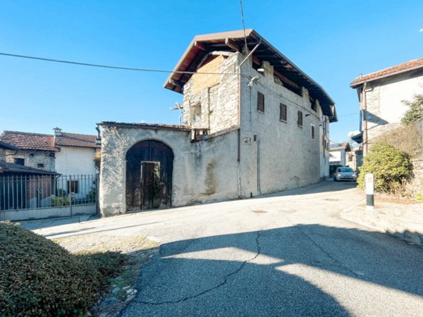 casa indipendente in vendita a Gignese in zona Vezzo