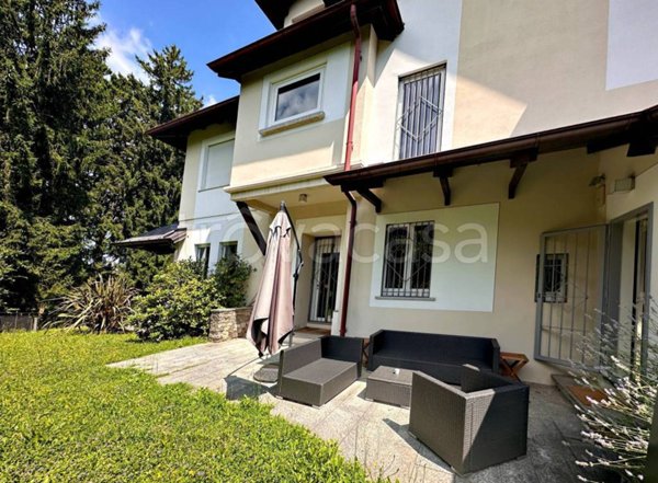 casa indipendente in vendita a Gignese in zona Vezzo