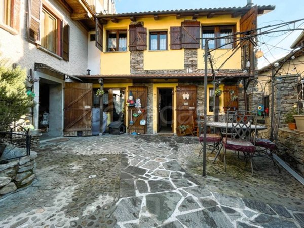 casa indipendente in vendita a Gignese in zona Vezzo