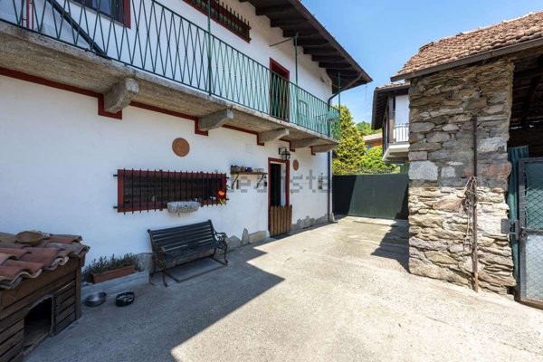 casa indipendente in vendita a Gignese in zona Vezzo