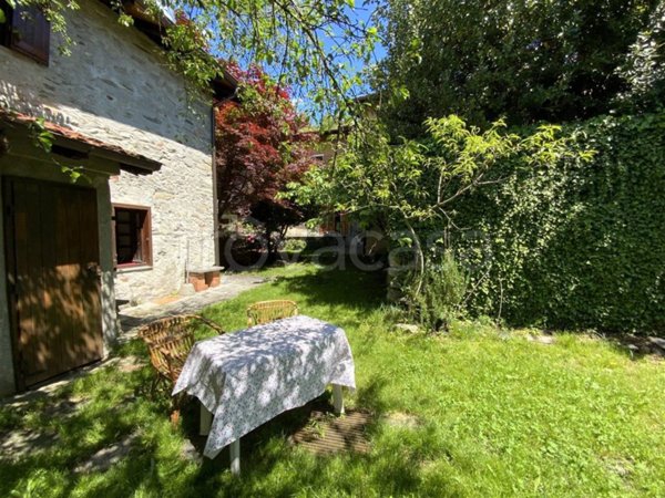 casa indipendente in vendita a Gignese in zona Vezzo