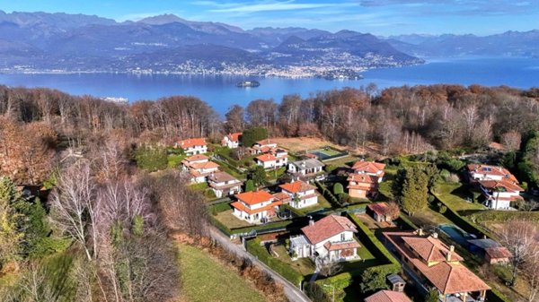 casa indipendente in vendita a Gignese in zona Vezzo