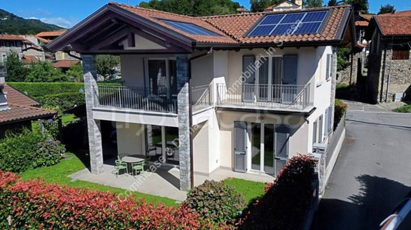 casa indipendente in vendita a Gignese in zona Vezzo